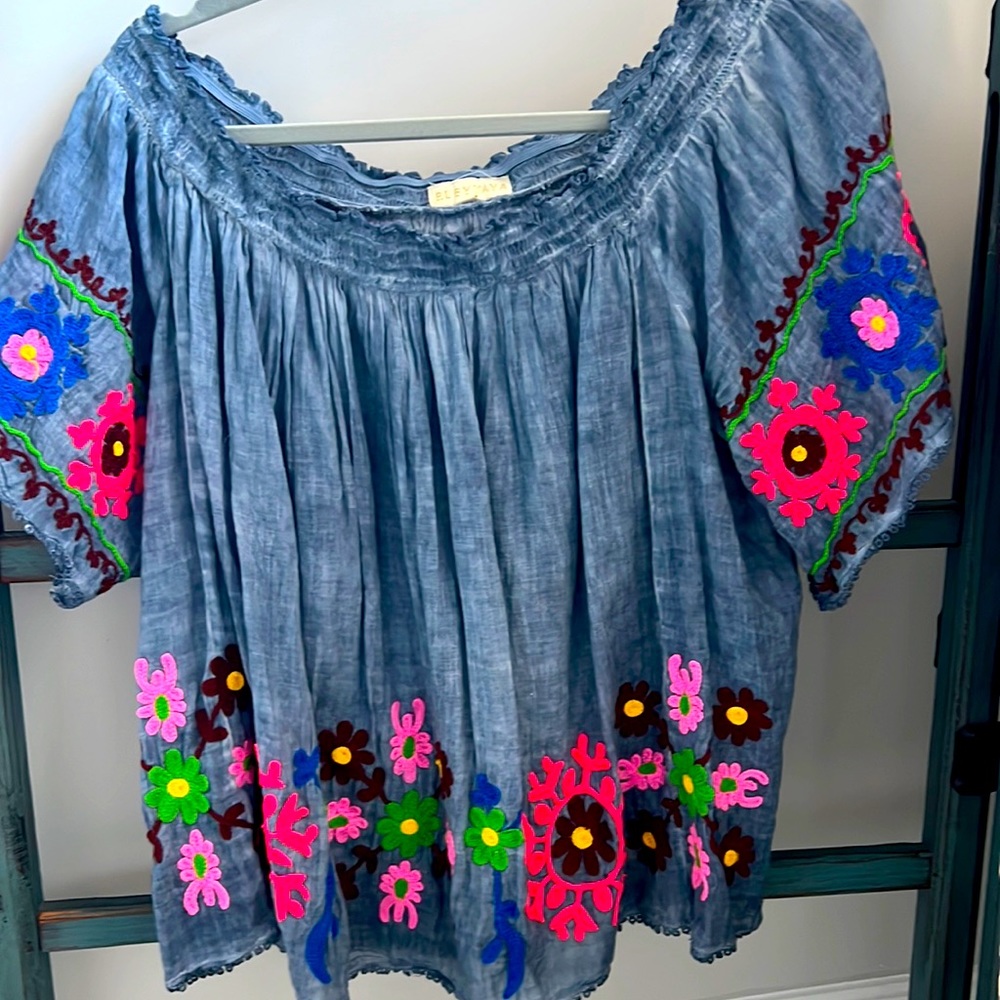 COPY - Adorable Ruby Yaya top! Size m